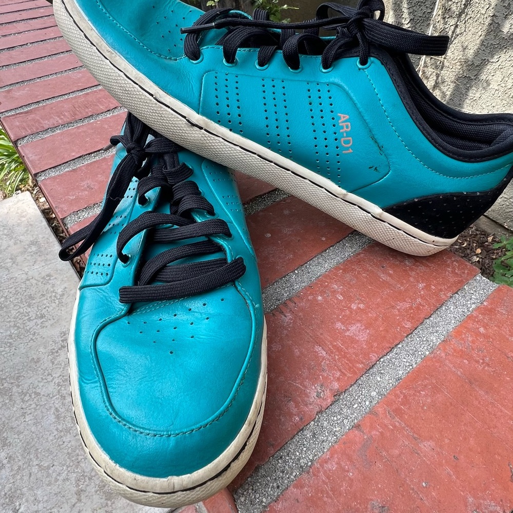 Adidas AR-D1 Low Teal Mens 9.5 Skate